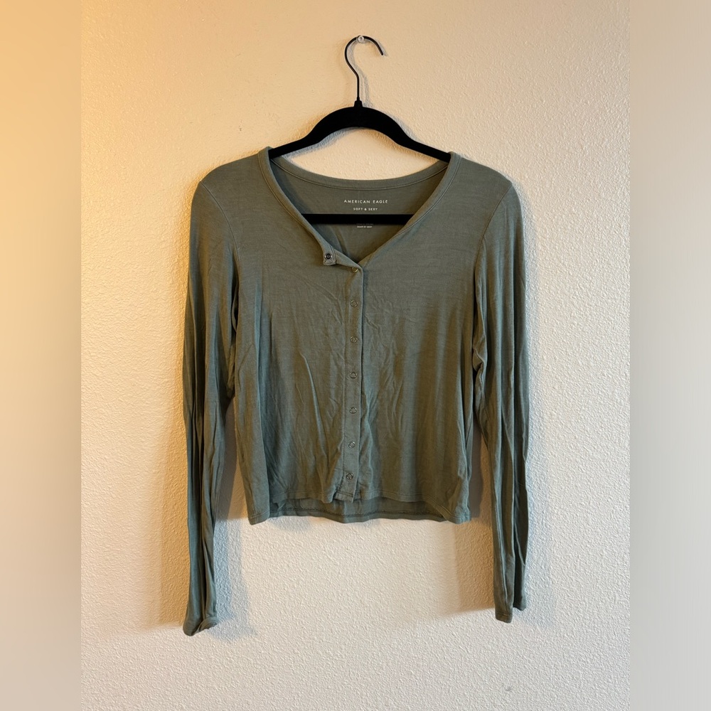 American Eagle Soft and Sexy Top in sage green color - size S